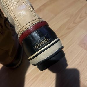 A powerful boot featuring insulated warmth for icy wind. Sorel number 5